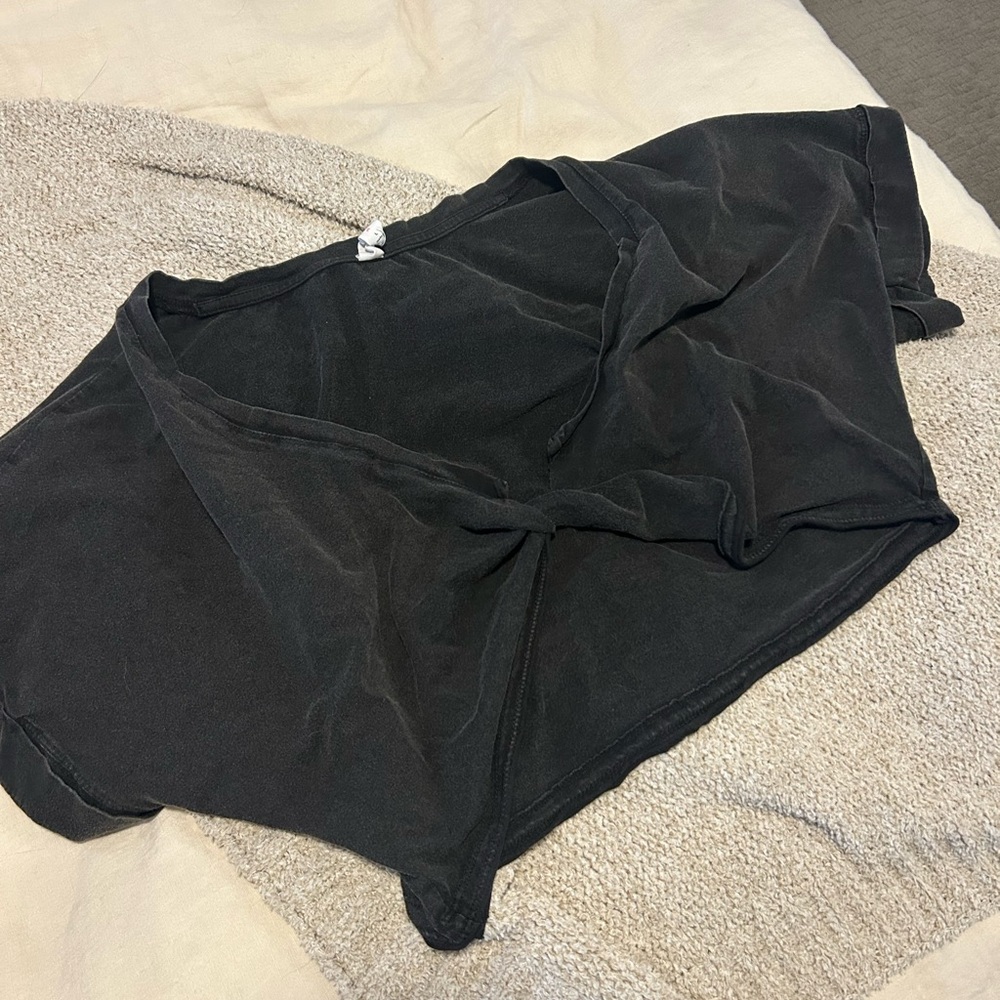 THE DAILY PRACTICE BLACK TWIST TOP MODEL LAYLA! DRESS UP CASUAL OR WORKOUT TOP!📦 - Picture 5 of 6